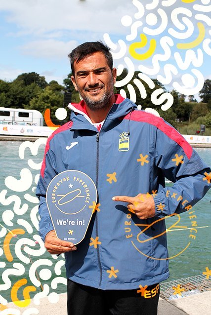 A representative of Club Regatas Burriana holding a 'EuroKayak Experience — We're in!' sign.